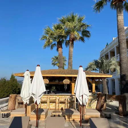 Le Mirage Hotel